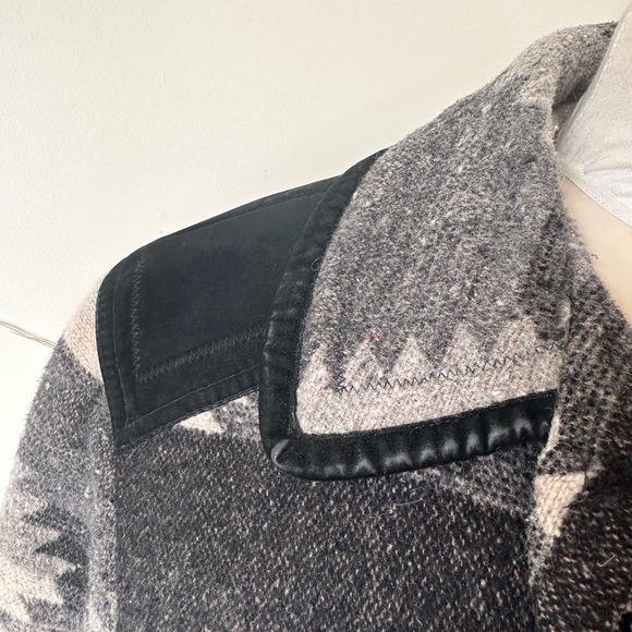 Women's Men’s Aztec Tribal Alpaca Wool Black and Gray Patterned Coat M L XL - Picture 5 of 13